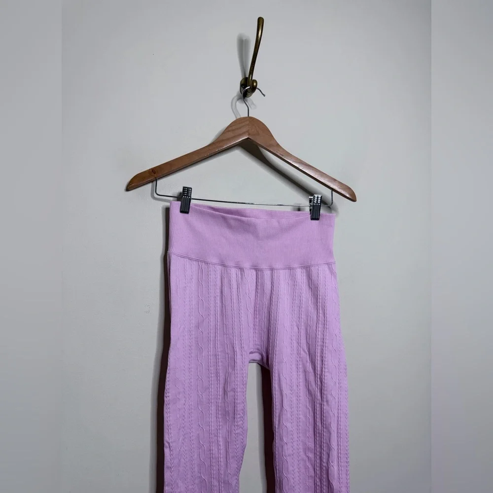 ALO Yoga Seamless Cable Knit High-Waist Legging in Sugarplum Pink